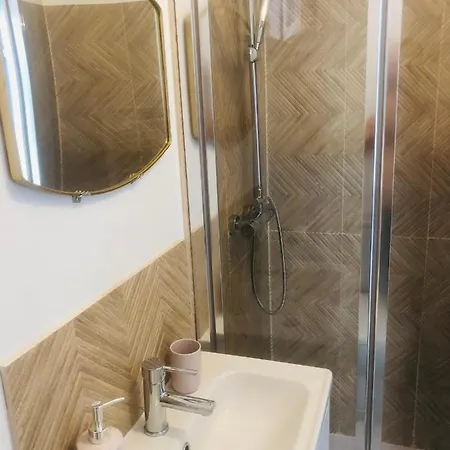 Maisonnette Climatisee Refaite A Neuf Avec Parking A 300m De La * Le Grau-dʼAgde