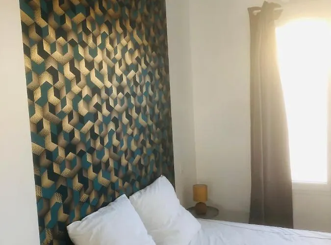 Maisonnette Climatisee Refaite A Neuf Avec Parking A 300m De La *