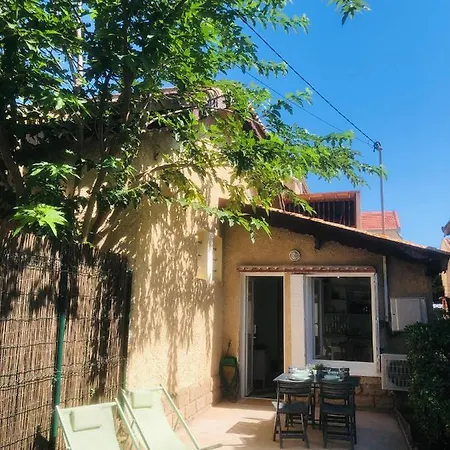 بيت للعطل Maisonnette Climatisee Refaite A Neuf Avec Parking A 300m De La *