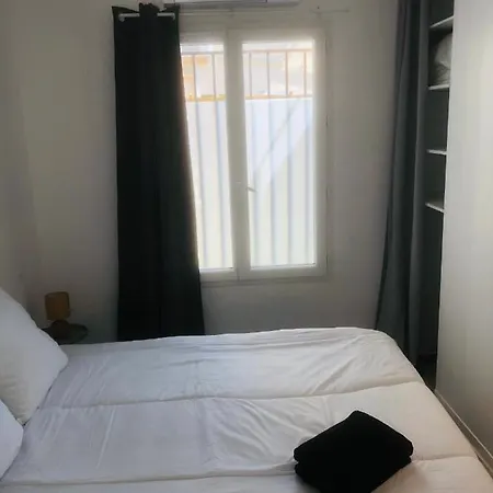 Holiday home Maisonnette Climatisee Refaite A Neuf Avec Parking A 300m De La *