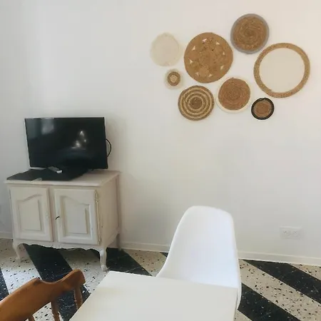 Maisonnette Climatisee Refaite A Neuf Avec Parking A 300m De La Nyaraló *