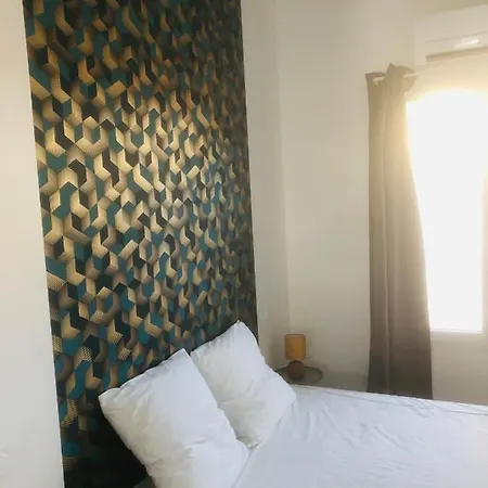 Maisonnette Climatisee Refaite A Neuf Avec Parking A 300m De La *