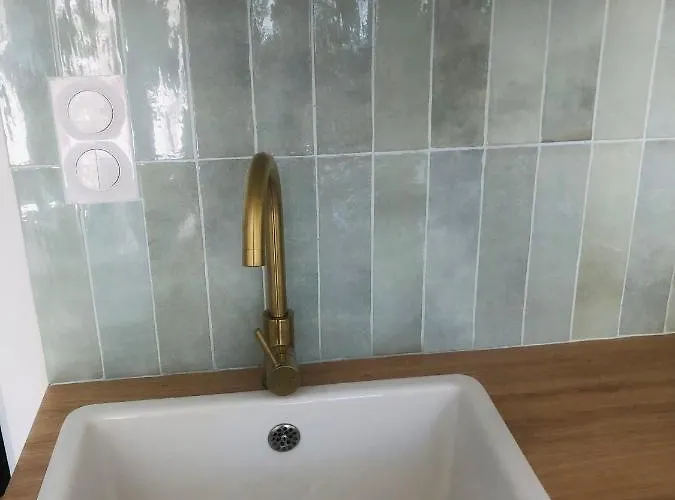 Дом отдыха Maisonnette Climatisee Refaite A Neuf Avec Parking A 300m De La