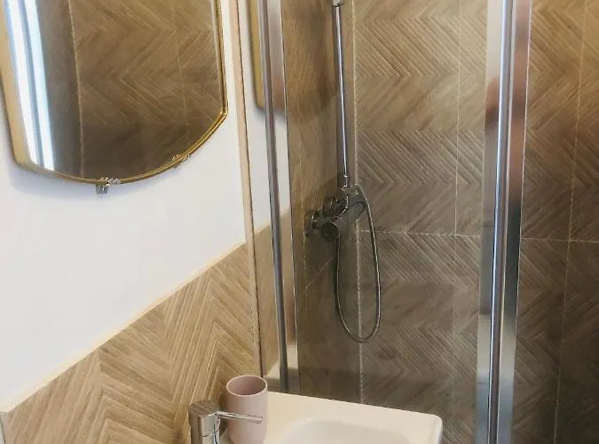 Maisonnette Climatisee Refaite A Neuf Avec Parking A 300m De La * Ле-Гро-д'Агд