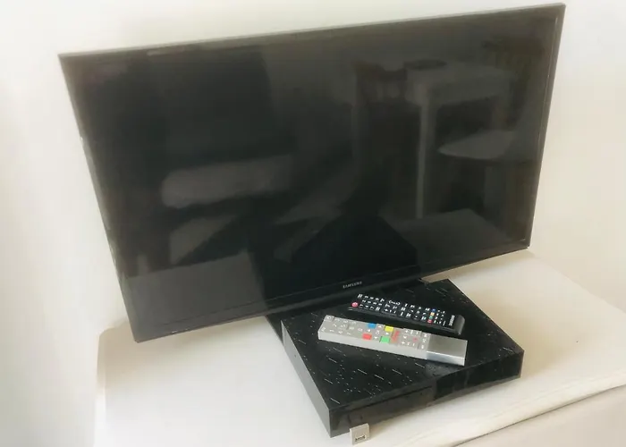 Maisonnette Climatisee Refaite A Neuf Avec Parking A 300m De La *