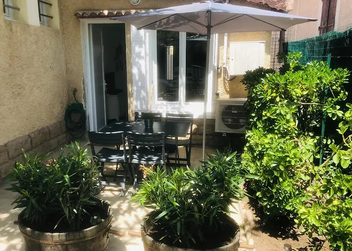 Maisonnette Climatisee Refaite A Neuf Avec Parking A 300m De La Дом отдыха *